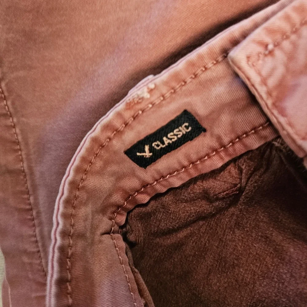 American Eagle Extreme Flex Classic Shorts Mens 34 Rose Red Faded Chino 6459